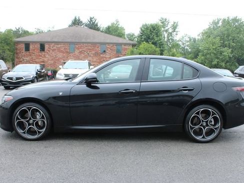 Used 2024 Alfa Romeo Giulia Ti AWD/4WD image 5