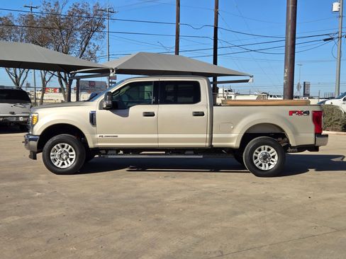 Used 2017 Ford F250 XLT w/ XLT Value Package image 6
