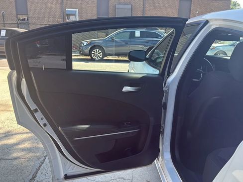 Used 2019 Dodge Charger SXT RWD image 17