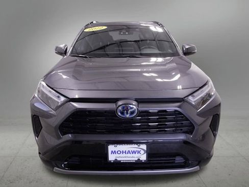 Used 2022 Toyota RAV4 SE w/ Convenience Package image 9