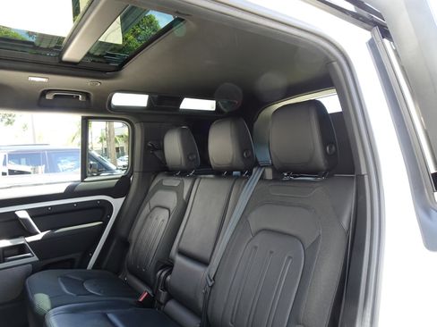 Used 2021 Land Rover Defender 110 SE AWD/4WD image 13