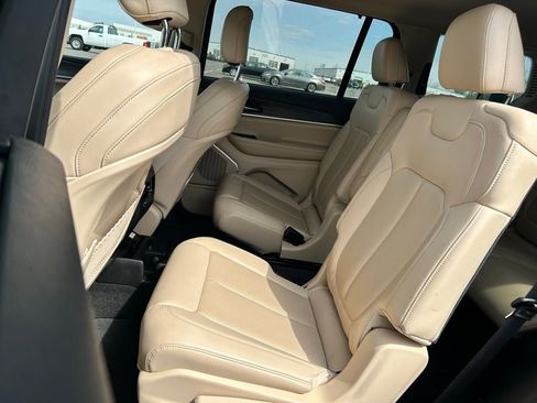 Used 2021 Jeep Grand Cherokee L Limited w/ Luxury Tech Group II image 16