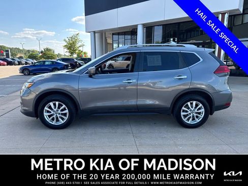 Used 2017 Nissan Rogue SV AWD/4WD image 2