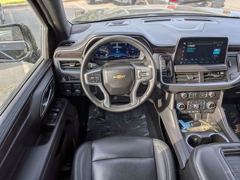 Used 2024 Chevrolet Suburban LT RWD image 28