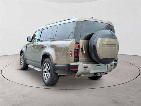 Used 2023 Land Rover Defender 130 SE image 7