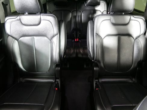 Used 2022 Jeep Grand Cherokee L Limited w/ Luxury Tech Group II image 13