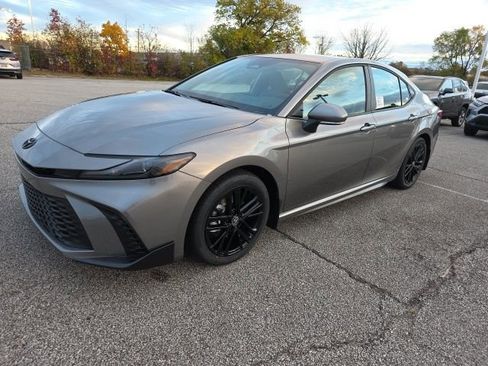 New 2026 Toyota Camry SE FWD image 3