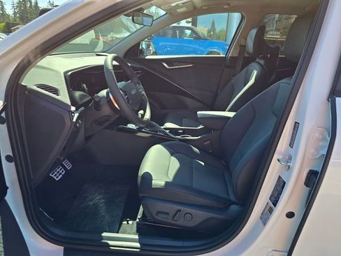 New 2025 Kia Niro EX Touring image 6