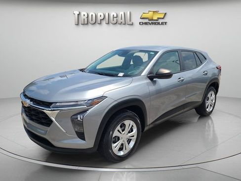 Used 2024 Chevrolet Trax LS FWD image 1