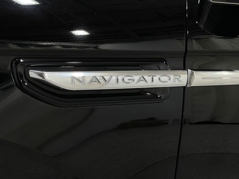 Used 2019 Lincoln Navigator Reserve AWD/4WD image 40