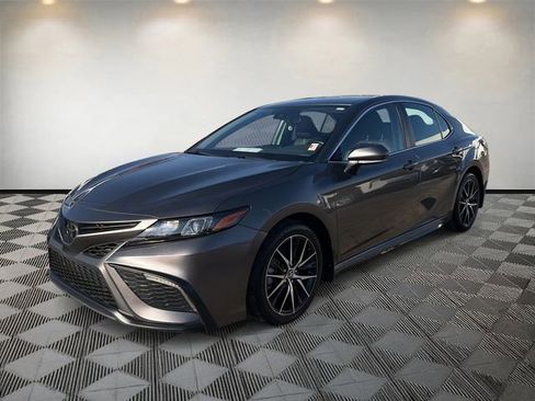 Used 2024 Toyota Camry SE w/ Convenience Package image 9