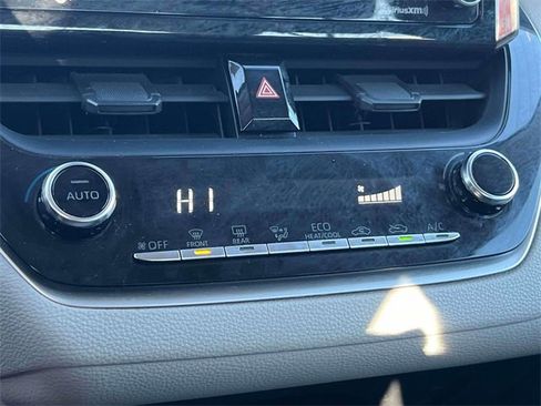 Used 2022 Toyota Corolla LE image 32