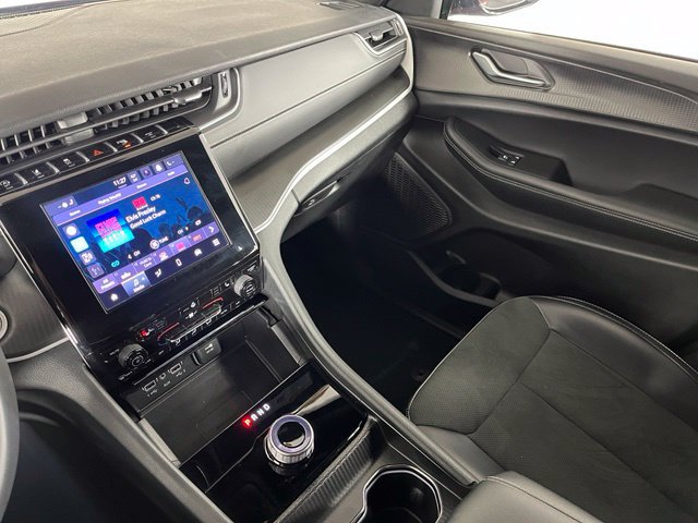 Used 2025 Jeep Grand Cherokee Altitude AWD/4WD image 35
