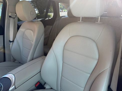 Used 2022 Mercedes-Benz GLC 300 4MATIC w/ Premium Package Lite image 13