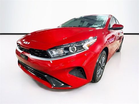 Used 2023 Kia Forte LXS w/ LXS Technology Package image 3