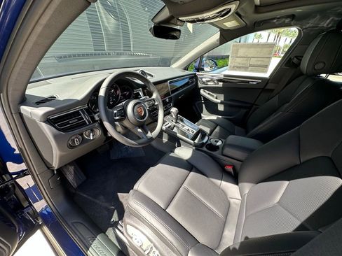 Used 2025 Porsche Macan AWD/4WD image 4