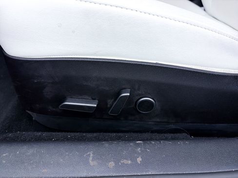 Used 2023 Tesla Model 3 Standard Range image 19