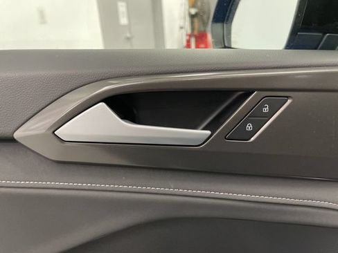 New 2025 Volkswagen Taos SE AWD/4WD image 28