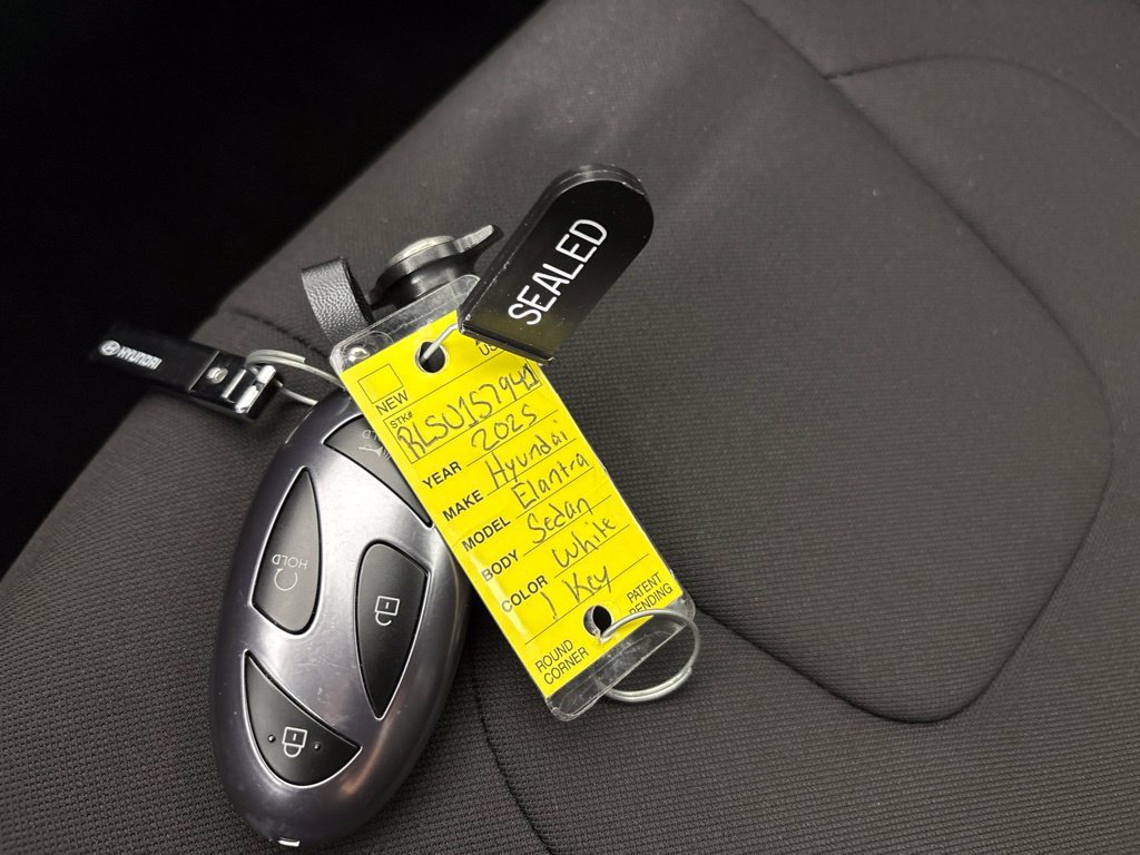 Certified 2025 Hyundai Elantra SEL FWD image 37