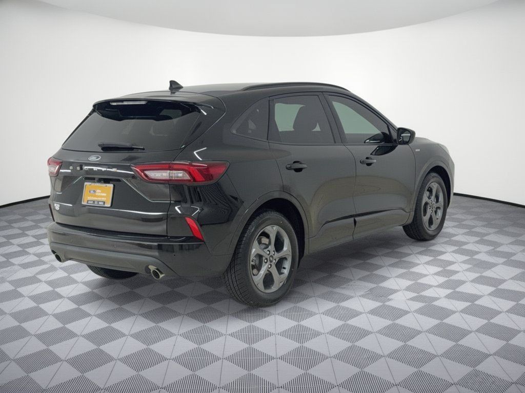 Certified 2023 Ford Escape ST-Line w/ Tech Pack #1 FWD image 9
