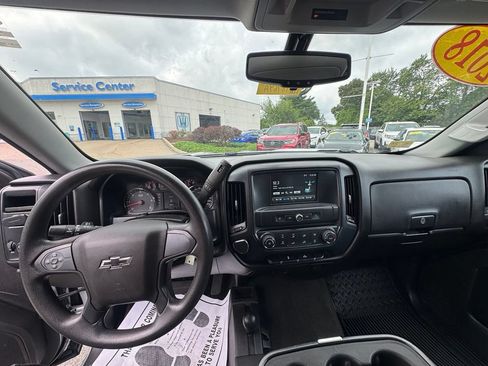 Used 2018 Chevrolet Silverado 1500 Custom w/ Custom Value Package AWD/4WD image 10