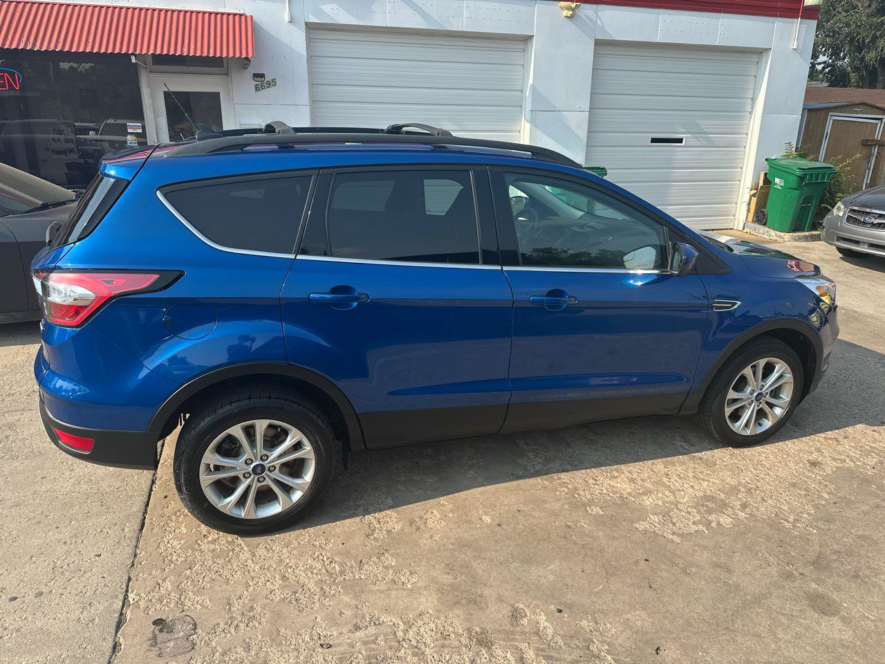 Used 2018 Ford Escape SE w/ SE Sync 3 Package FWD image 4