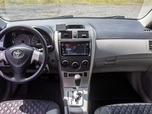 Used 2013 Toyota Corolla LE FWD image 14