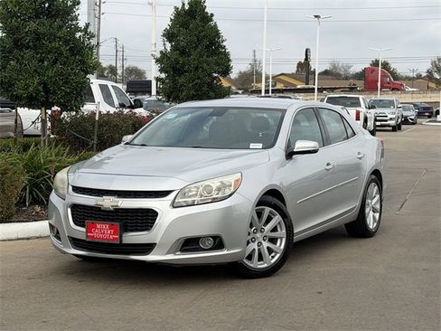 Used 2015 Chevrolet Malibu LT image 2