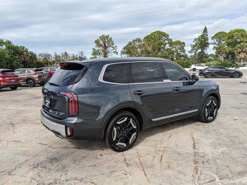 Certified 2024 Kia Telluride EX image 9