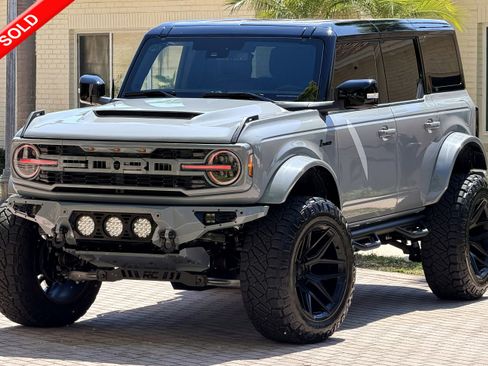 Used 2025 Ford Bronco Outer Banks AWD/4WD image 1