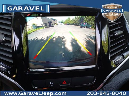 Used 2019 Jeep Cherokee Overland AWD/4WD image 10