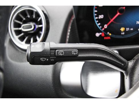 Used 2022 Mercedes-Benz GLB 250 image 13