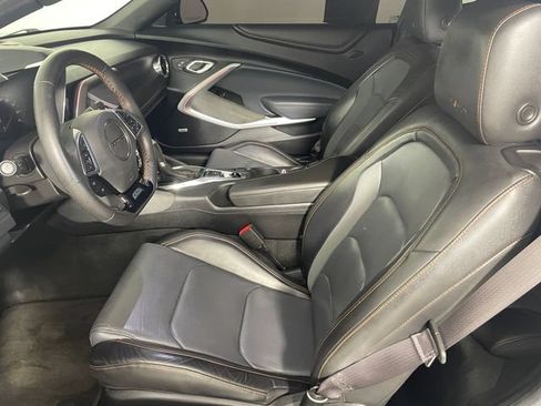Used 2017 Chevrolet Camaro LT RWD image 2