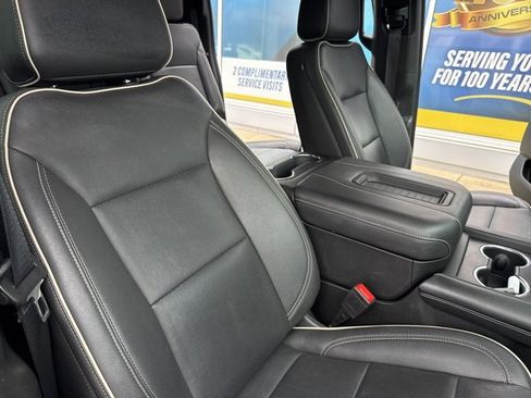 Used 2023 Chevrolet Suburban Premier image 32