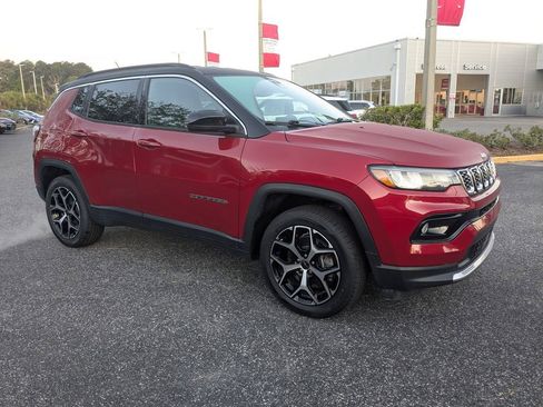 Used 2025 Jeep Compass Limited AWD/4WD image 2