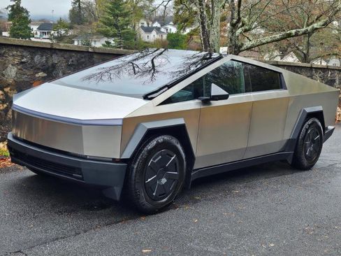 Used 2025 Tesla Cybertruck AWD Crew Cab image 14