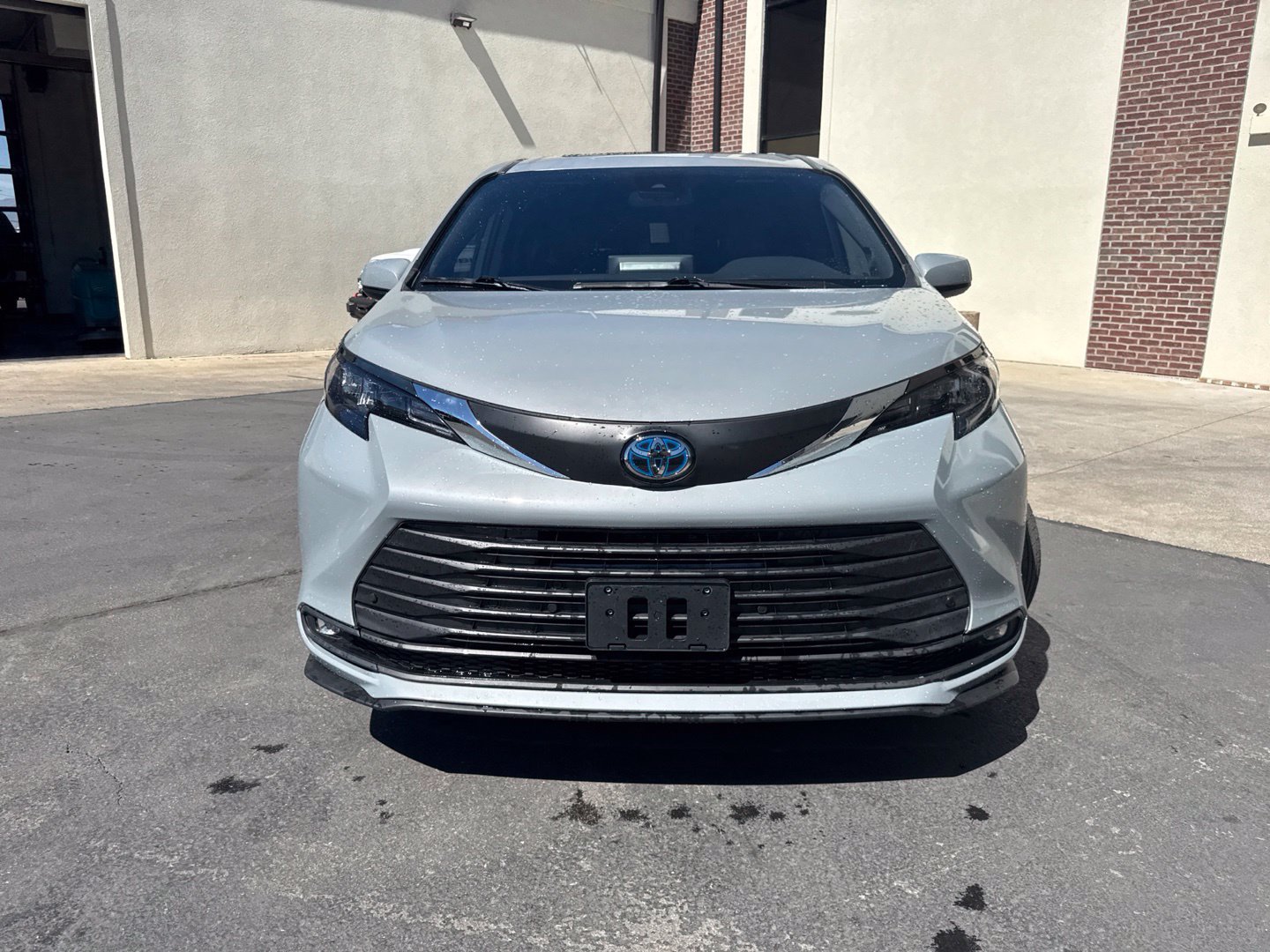 Used 2023 Toyota Sienna XLE Woodland Edition AWD/4WD image 3