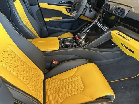 Used 2021 Lamborghini Urus AWD/4WD image 13