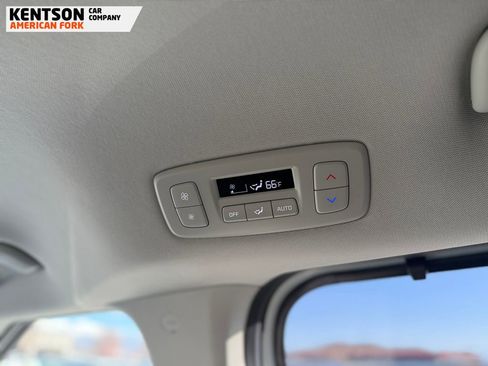 Used 2025 Kia Carnival EX image 42