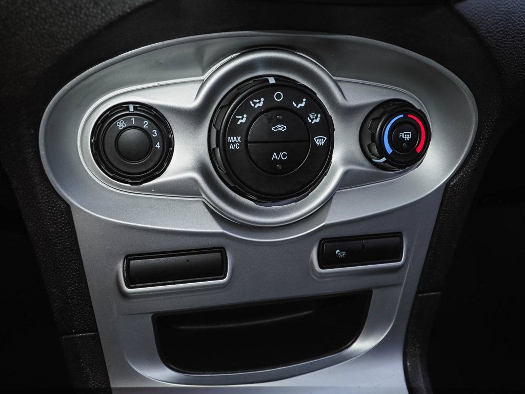 Used 2014 Ford Fiesta SE FWD image 11