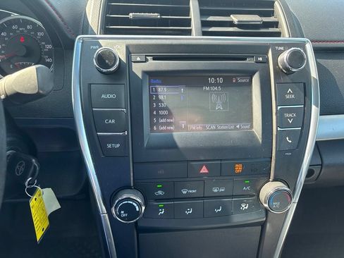 Used 2016 Toyota Camry SE FWD image 3