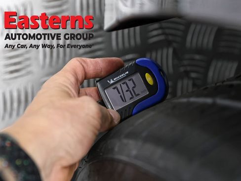 Used 2023 Land Rover Range Rover Velar R-Dynamic S image 28