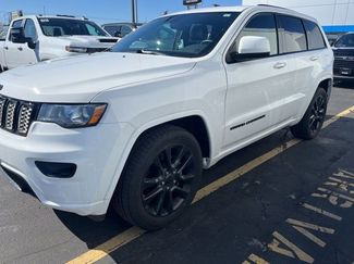 Used 2017 Jeep Grand Cherokee Altitude video 1