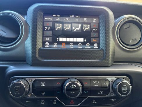 Used 2023 Jeep Gladiator Sport S image 4