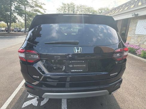 Used 2025 Honda Pilot Touring image 7