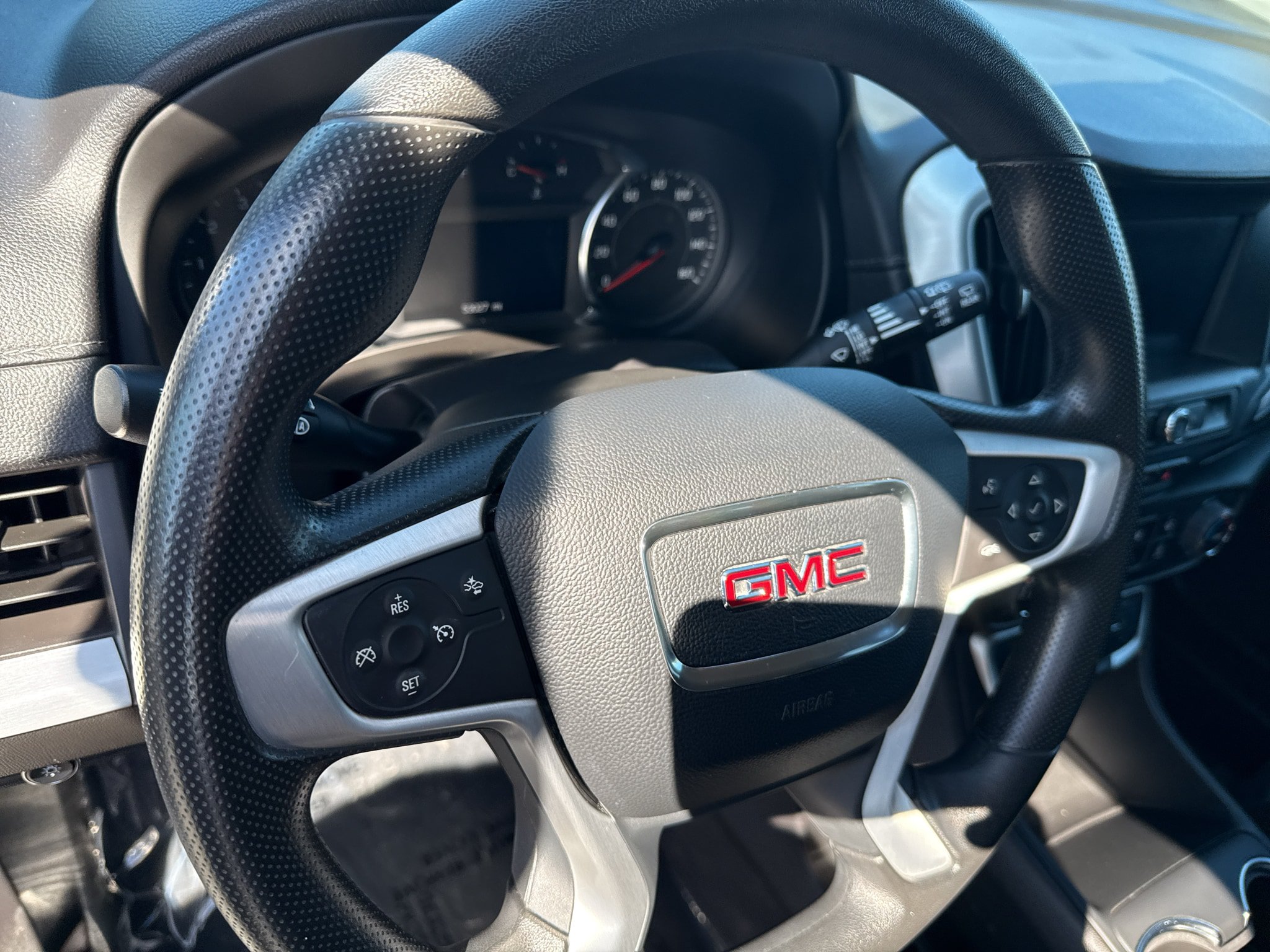 Used 2024 GMC Terrain SLE AWD/4WD image 12