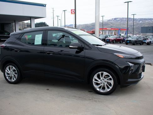 Used 2023 Chevrolet Bolt EUV LT w/ Driver Confidence Package image 10