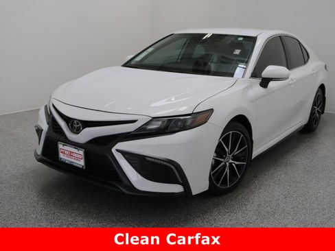 Used 2024 Toyota Camry SE image 2