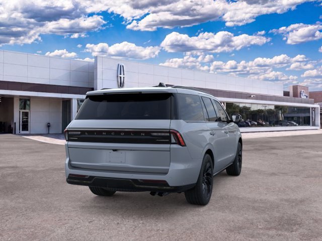 New 2026 Lincoln Navigator Reserve w/ Jet Appearance Package AWD/4WD image 8