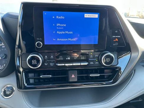 Used 2023 Toyota Highlander LE image 23